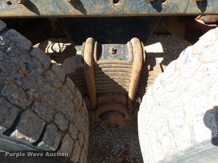 image for item DB4198 1985 Mack R686ST dump truck