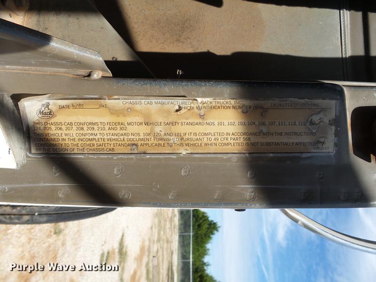 image for item DB4198 1985 Mack R686ST dump truck