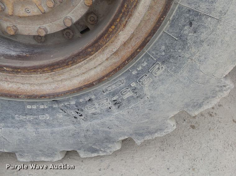 image for item DB7386 1976 Caterpillar 966C wheel loader