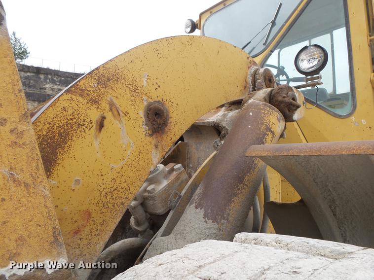 image for item DB7386 1976 Caterpillar 966C wheel loader