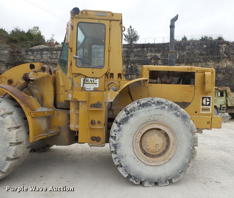 image for item DB7386 1976 Caterpillar 966C wheel loader