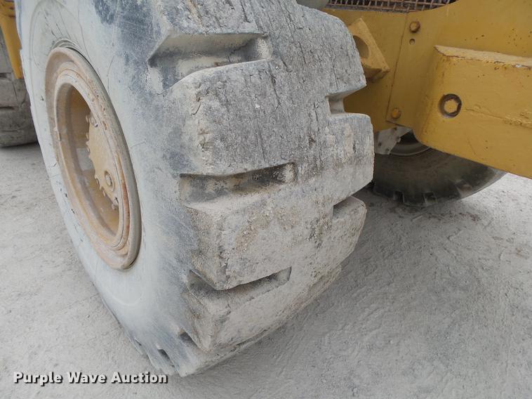 image for item DB7386 1976 Caterpillar 966C wheel loader