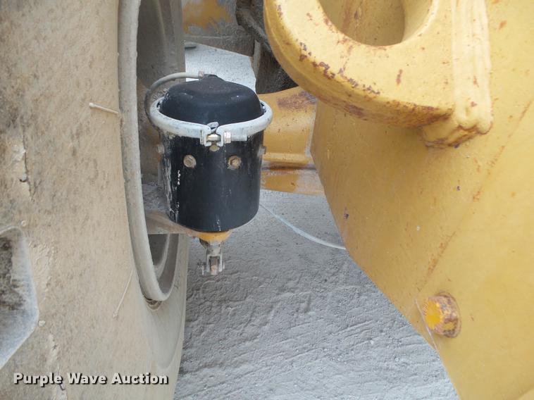 image for item DB7386 1976 Caterpillar 966C wheel loader