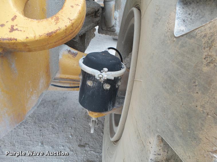 image for item DB7386 1976 Caterpillar 966C wheel loader