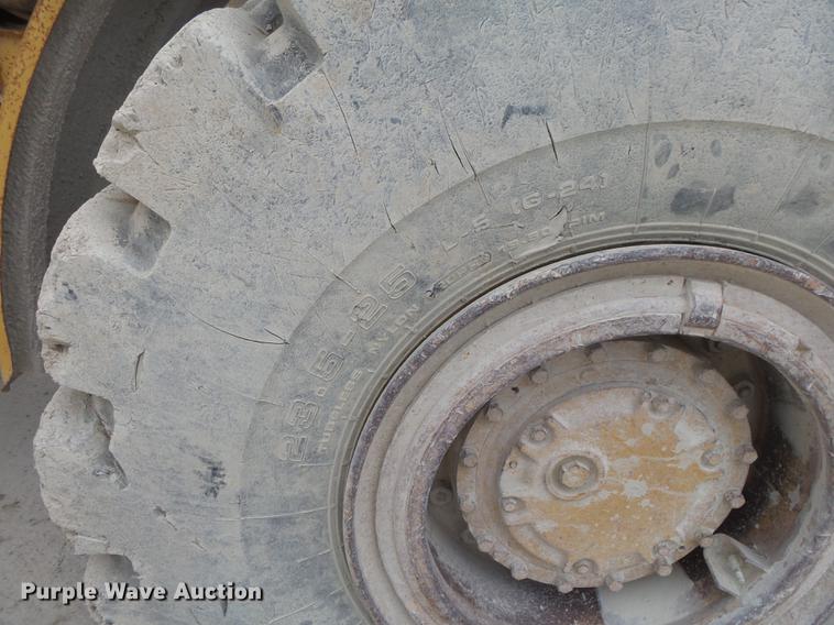 image for item DB7386 1976 Caterpillar 966C wheel loader