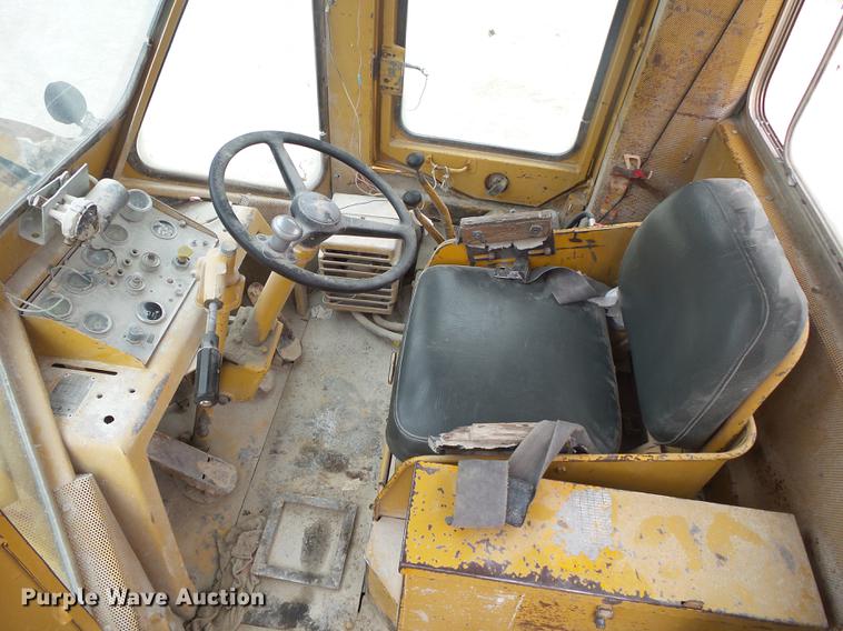 image for item DB7386 1976 Caterpillar 966C wheel loader
