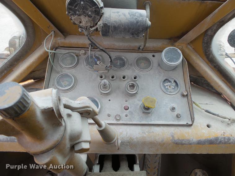 image for item DB7386 1976 Caterpillar 966C wheel loader