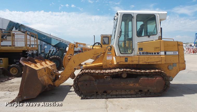 image for item DB8151 1998 Liebherr LR622 Litronic track loader