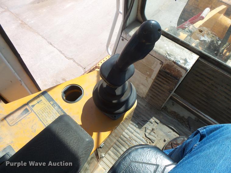 image for item DB8151 1998 Liebherr LR622 Litronic track loader