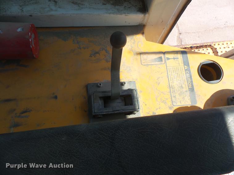 image for item DB8151 1998 Liebherr LR622 Litronic track loader