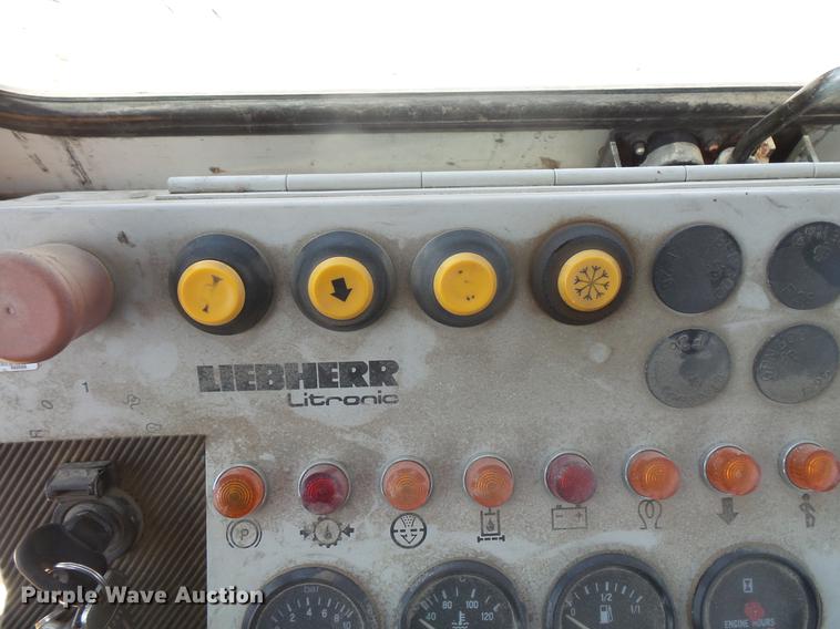 image for item DB8151 1998 Liebherr LR622 Litronic track loader
