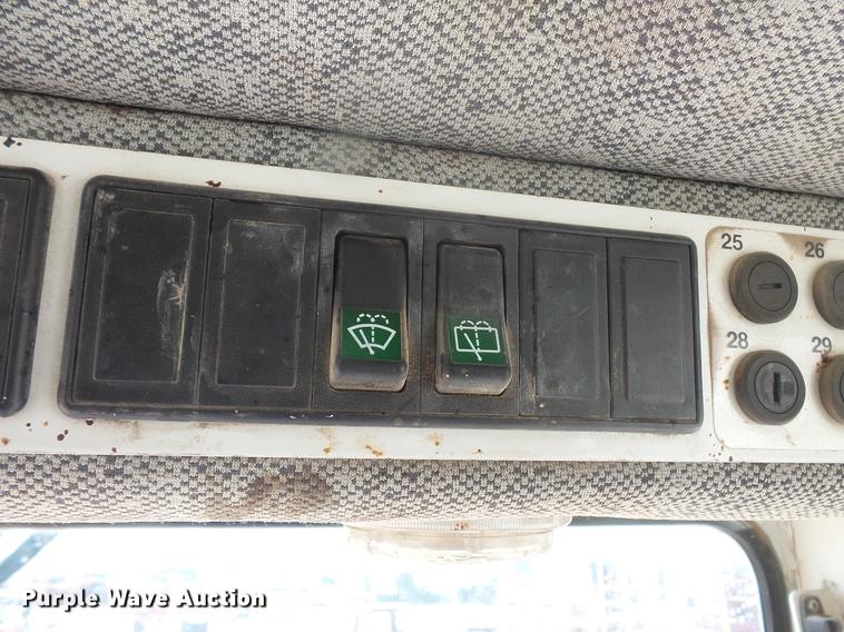 image for item DB8151 1998 Liebherr LR622 Litronic track loader