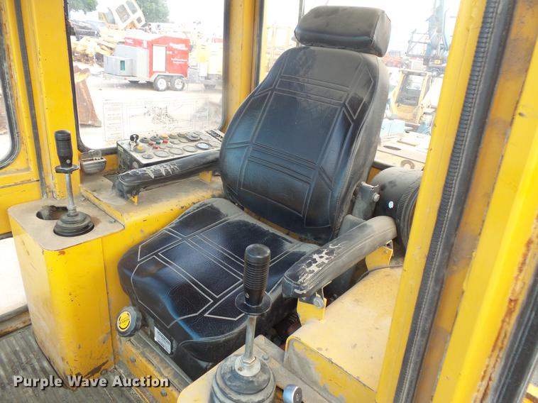 image for item DB8152 Liebherr LR631B track loader