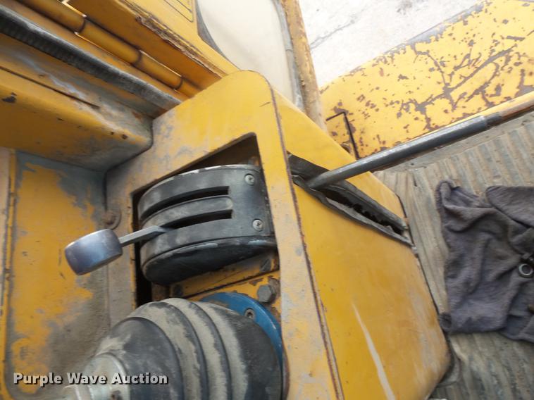 image for item DB8152 Liebherr LR631B track loader