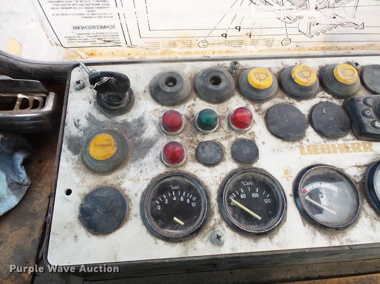 image for item DB8152 Liebherr LR631B track loader