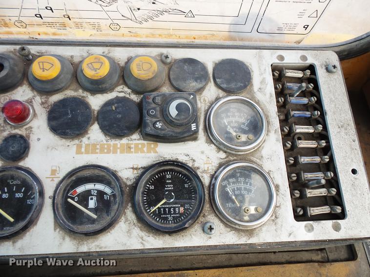 image for item DB8152 Liebherr LR631B track loader