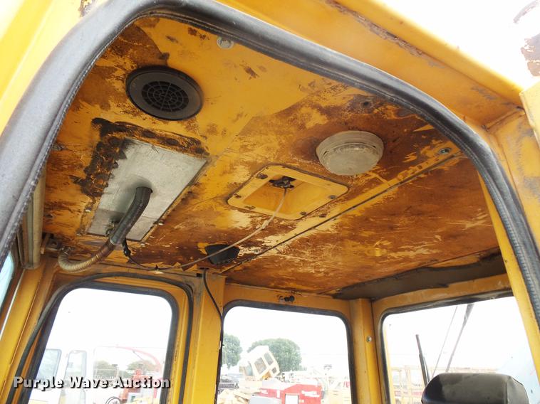 image for item DB8152 Liebherr LR631B track loader