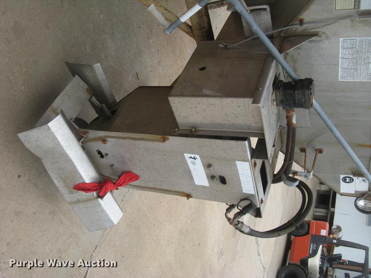 image for item DC2467 Monroe stainless steel spreader