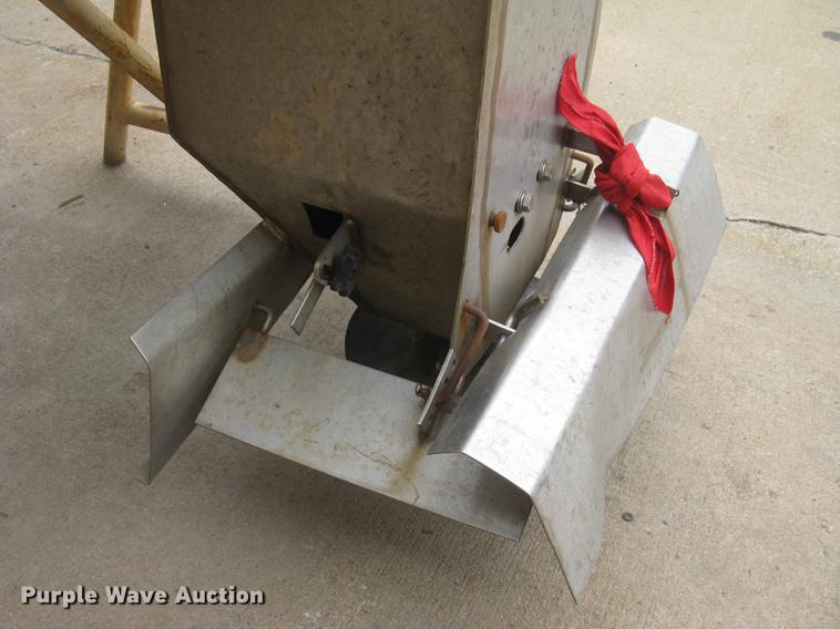 image for item DC2467 Monroe stainless steel spreader