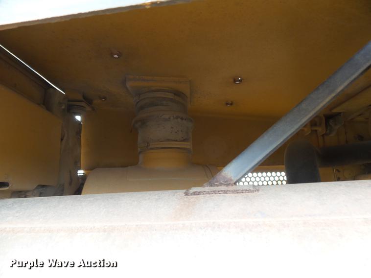 image for item DC3823 1998 Caterpillar D6M LGP dozer