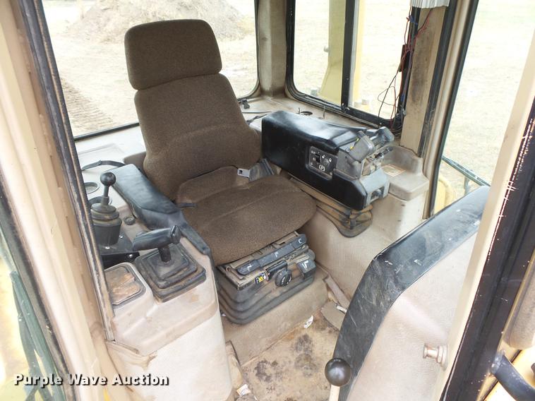 image for item DC3823 1998 Caterpillar D6M LGP dozer
