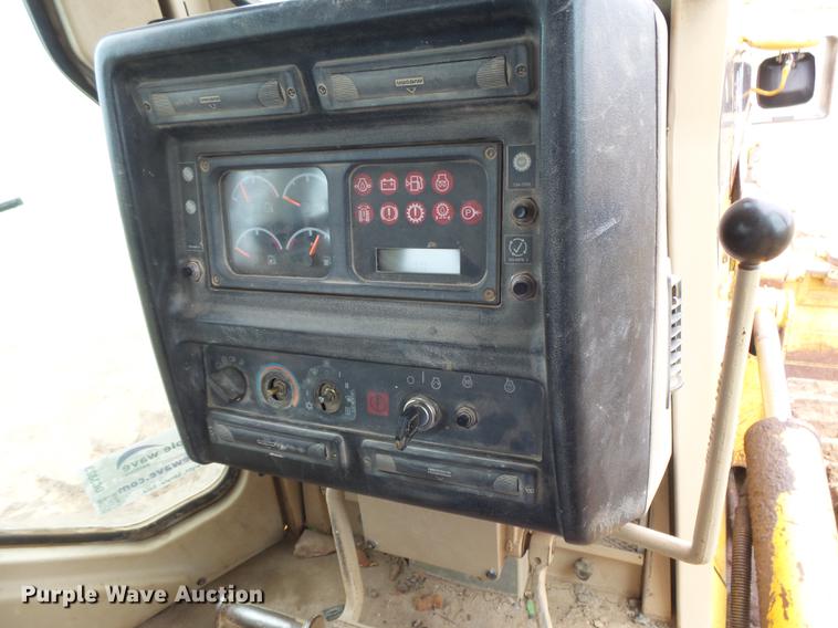 image for item DC3823 1998 Caterpillar D6M LGP dozer