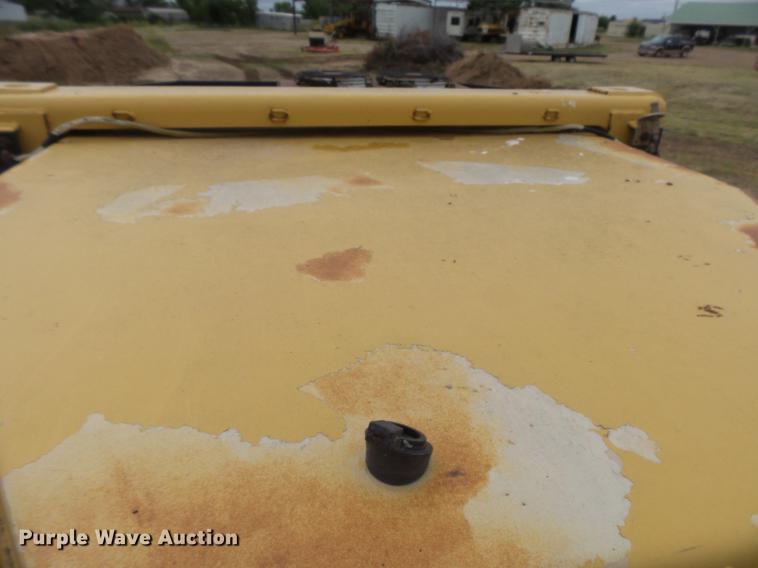 image for item DC3823 1998 Caterpillar D6M LGP dozer