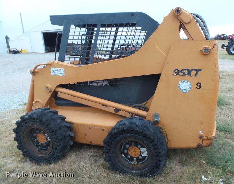 image for item DC3826 2003 Case 95XT skid steer