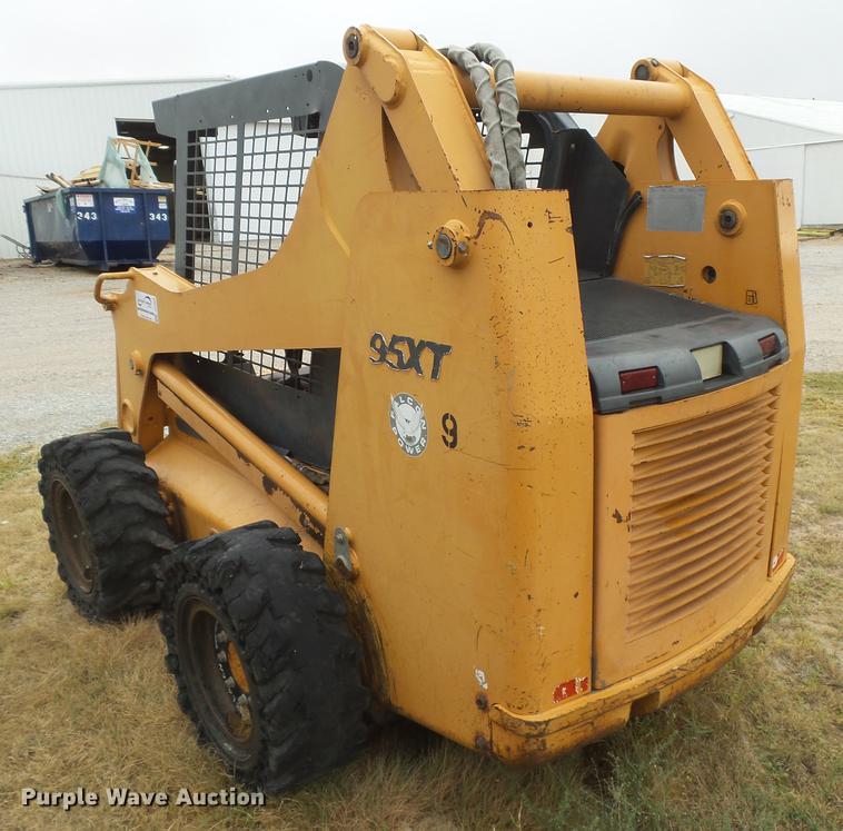 image for item DC3826 2003 Case 95XT skid steer