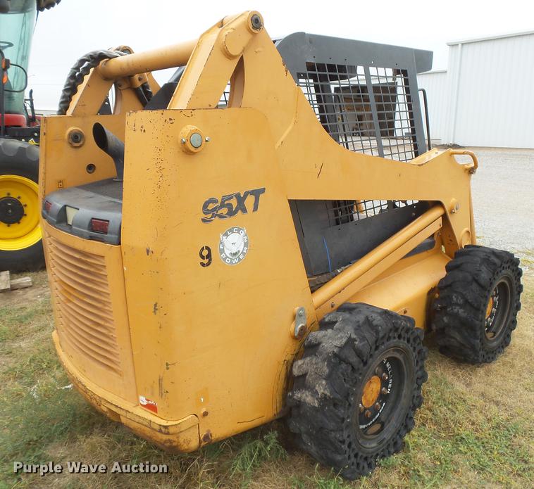 image for item DC3826 2003 Case 95XT skid steer