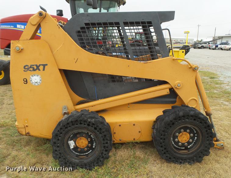 image for item DC3826 2003 Case 95XT skid steer