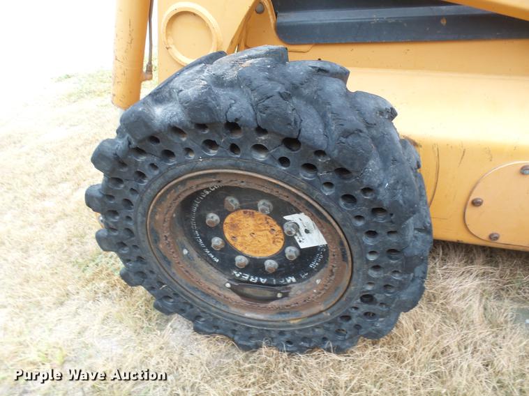 image for item DC3826 2003 Case 95XT skid steer