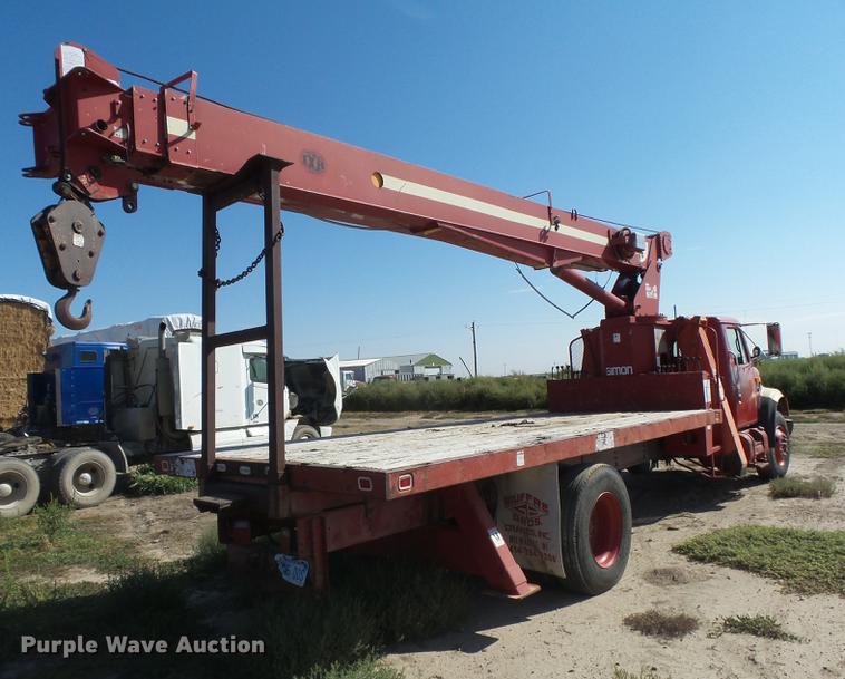 image for item DC3854 1997 International 4700 crane truck