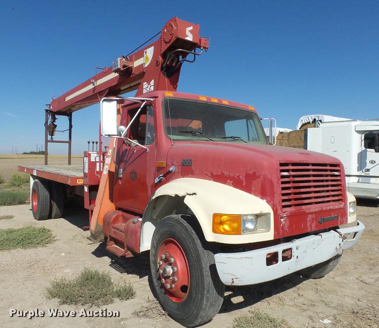 image for item DC3854 1997 International 4700 crane truck