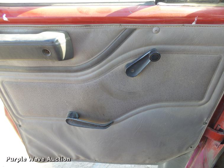 image for item DC3854 1997 International 4700 crane truck