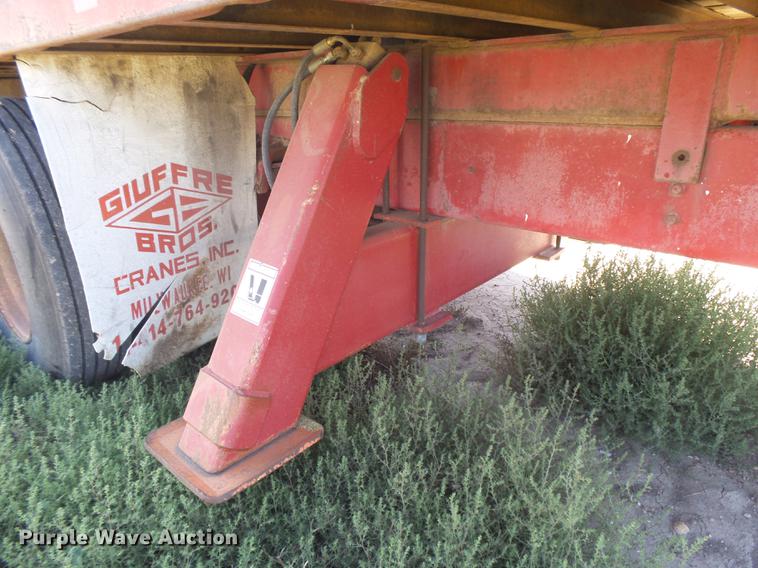 image for item DC3854 1997 International 4700 crane truck