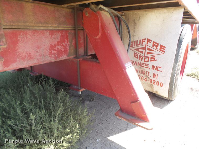 image for item DC3854 1997 International 4700 crane truck