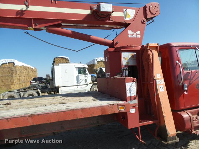 image for item DC3854 1997 International 4700 crane truck