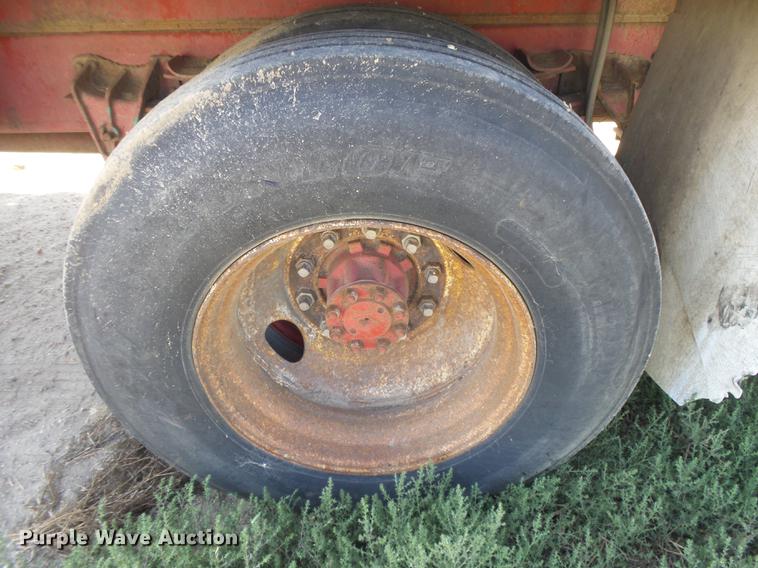 image for item DC3854 1997 International 4700 crane truck