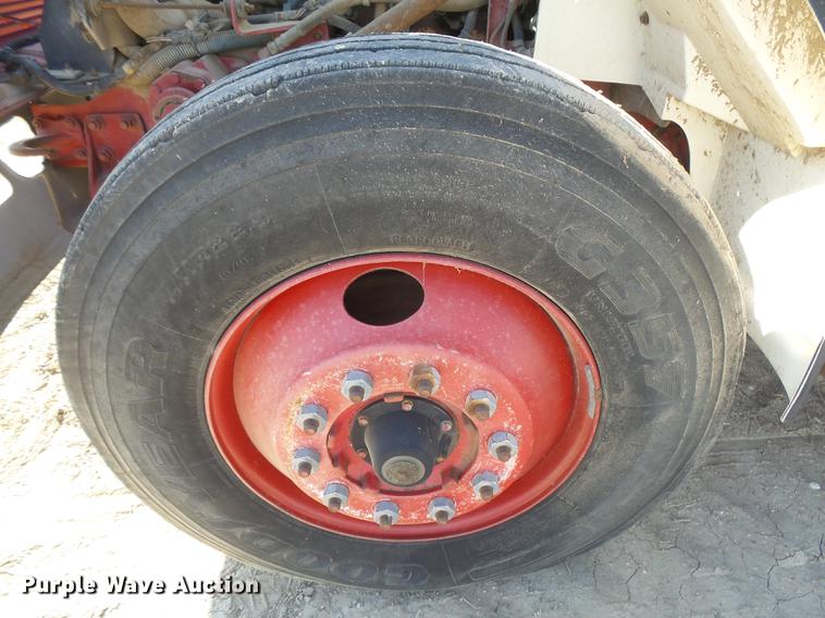 image for item DC3854 1997 International 4700 crane truck