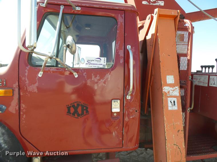 image for item DC3854 1997 International 4700 crane truck