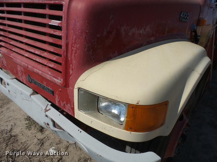 image for item DC3854 1997 International 4700 crane truck