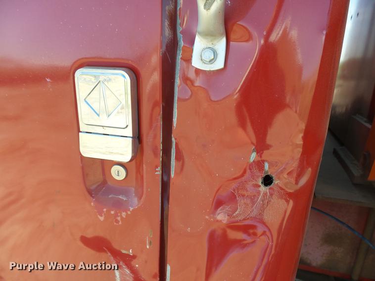 image for item DC3854 1997 International 4700 crane truck