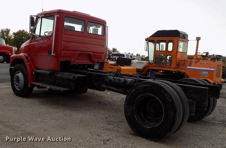 image for item DC4833 1998 Freightliner FL70 truck cab and chassis