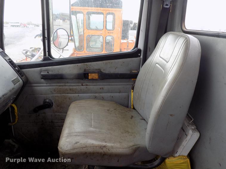 image for item DC4833 1998 Freightliner FL70 truck cab and chassis