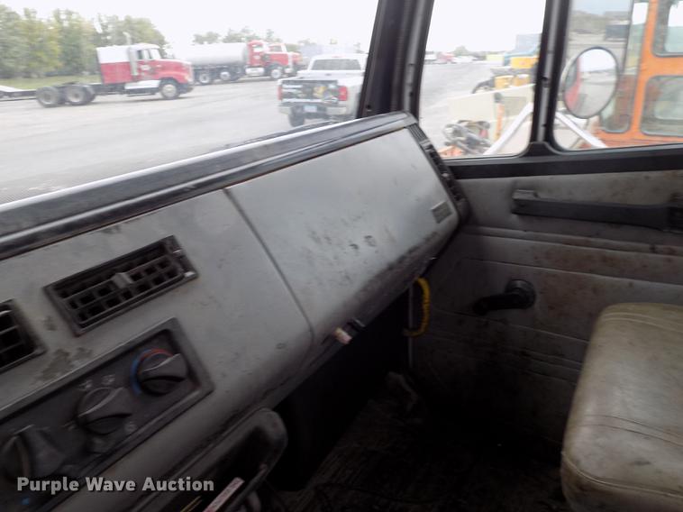 image for item DC4833 1998 Freightliner FL70 truck cab and chassis