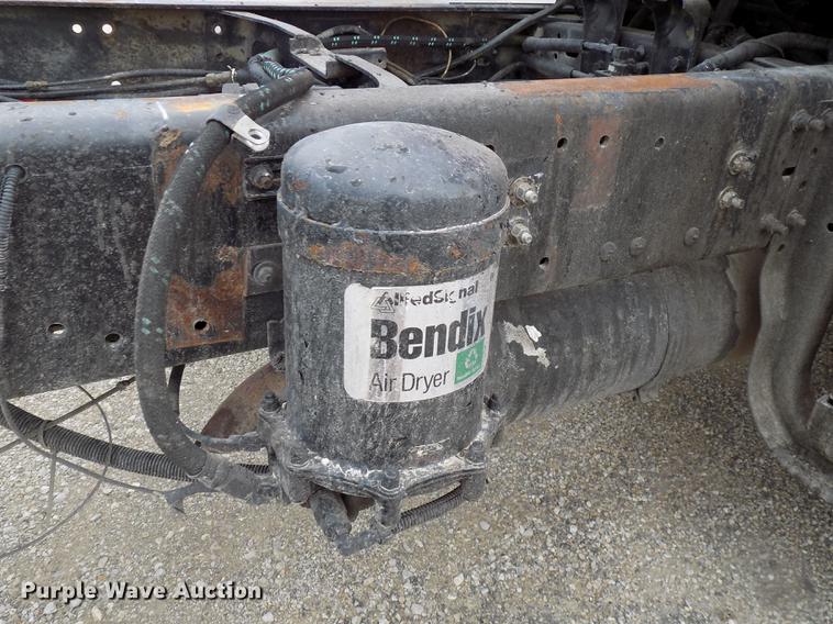 image for item DC4833 1998 Freightliner FL70 truck cab and chassis