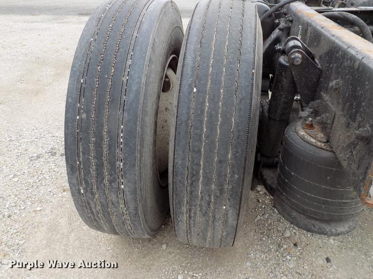 image for item DC4833 1998 Freightliner FL70 truck cab and chassis