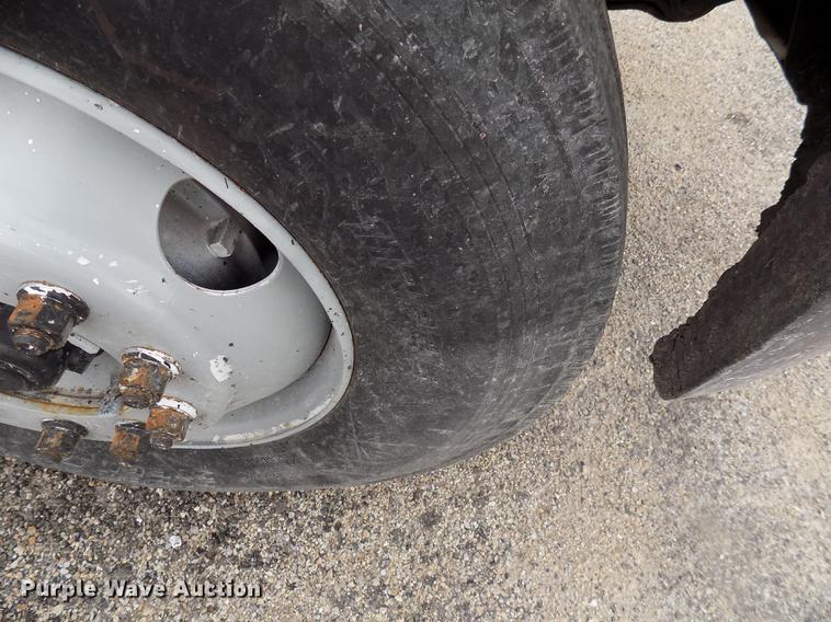 image for item DC4833 1998 Freightliner FL70 truck cab and chassis