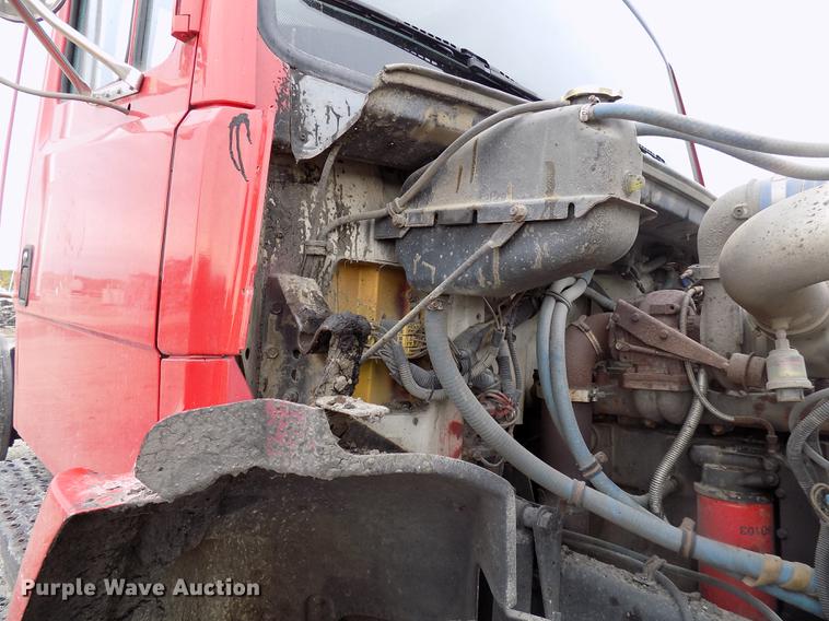 image for item DC4833 1998 Freightliner FL70 truck cab and chassis